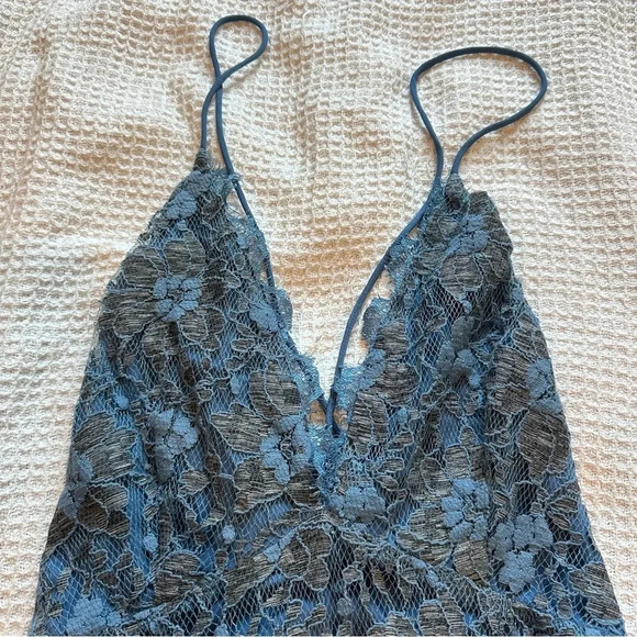 ASTR Drew Plunging Two-Tone Lace Mini Dress size large - Picture 8 of 9